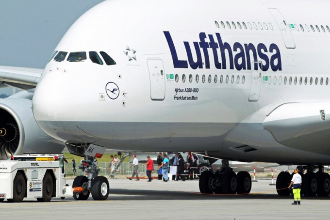 हड़ताल पर Lufthansa फ्लाइट एटेंडेंट क्यों हैं?